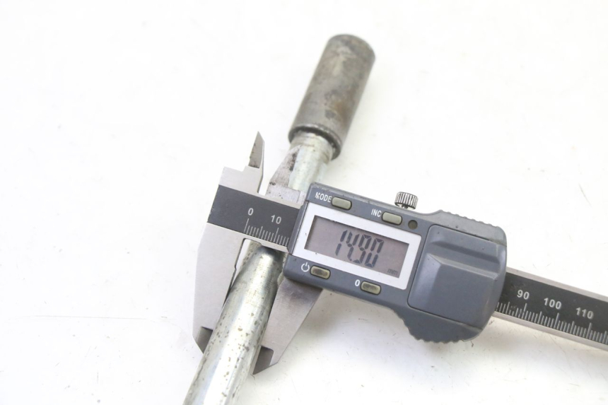 photo de FRONT WHEEL AXLE GILERA RUNNER SL 50 (2006 - 2009)