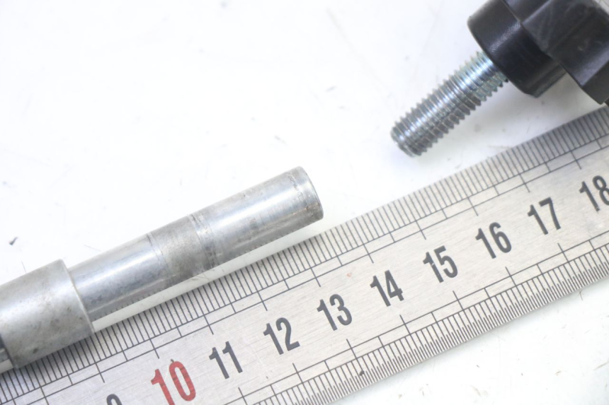 photo de FRONT WHEEL AXLE HERO S10 1