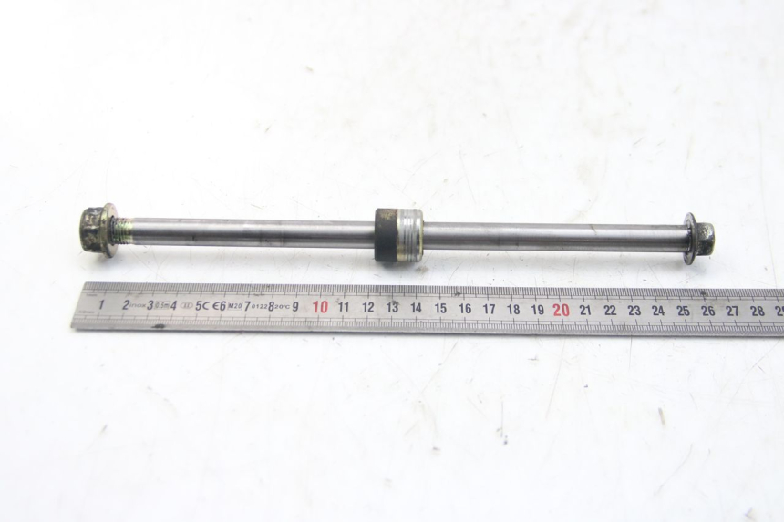 photo de FRONT WHEEL AXLE DAELIM S3 125 (2010 - 2017)