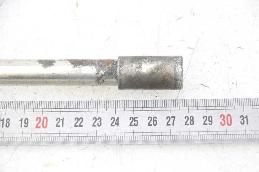 photo de FRONT WHEEL AXLE PEUGEOT SATELIS 125 (2013 - 2018)