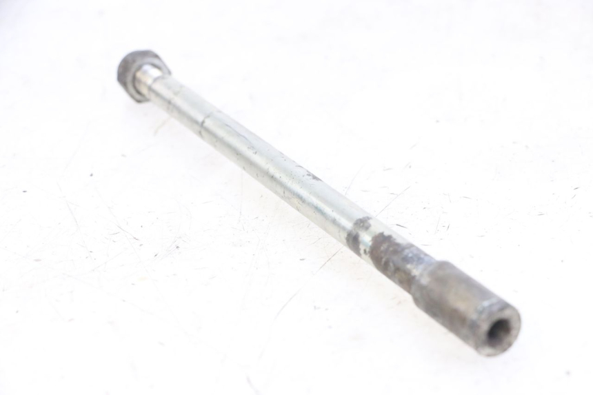 photo de FRONT WHEEL AXLE PEUGEOT SATELIS 125 (2013 - 2018)