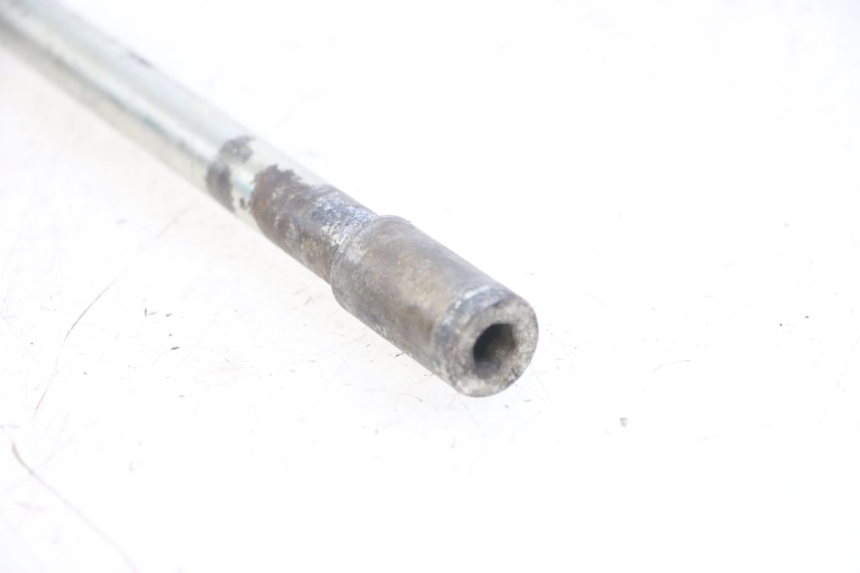 photo de FRONT WHEEL AXLE PEUGEOT SATELIS 125 (2013 - 2018)