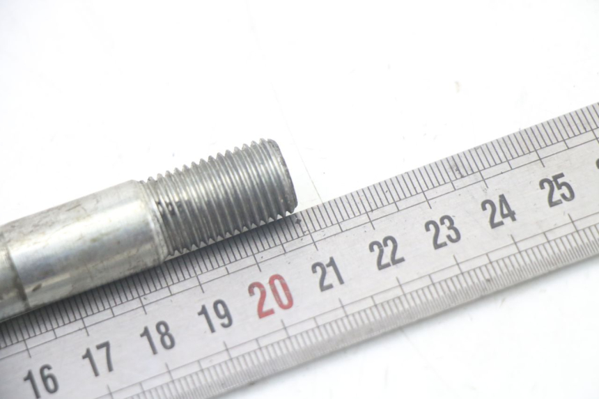 photo de FRONT WHEEL AXLE APRILIA SCARABEO GT TOURING 125 (1999 - 2005)