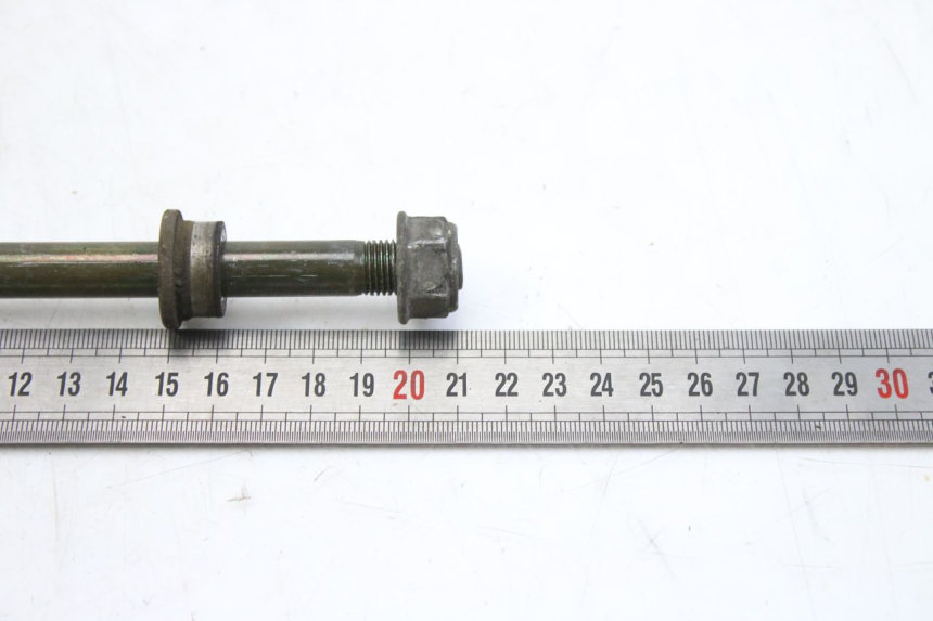 photo de FRONT WHEEL AXLE KYMCO SENTO 100 (2008 - 2013)