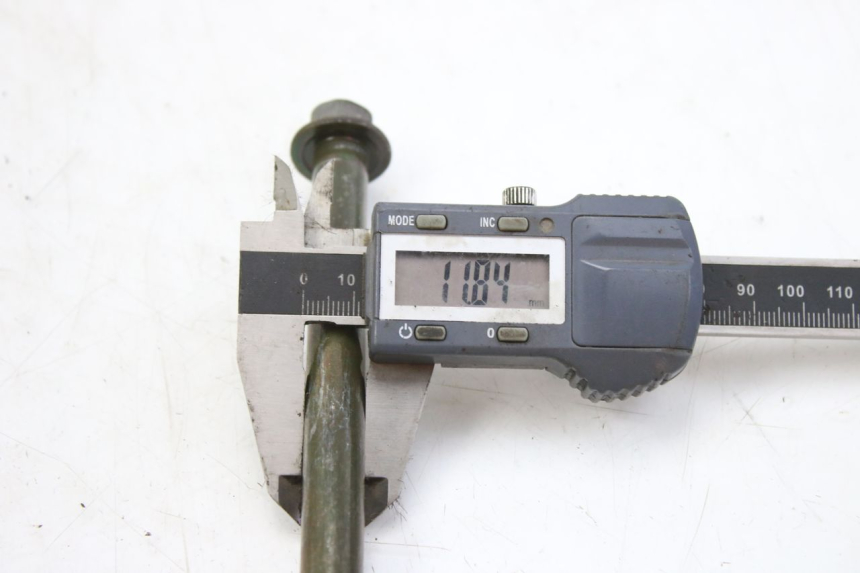 photo de FRONT WHEEL AXLE KYMCO SENTO 100 (2008 - 2013)