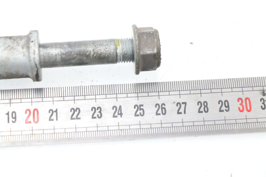 photo de FRONT WHEEL AXLE HONDA SES DYLAN 125 (2002 - 2006)