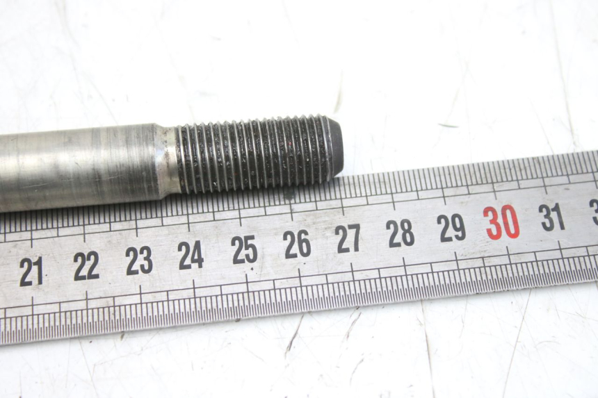 photo de FRONT WHEEL AXLE MBK SKYCRUISER 125 (2010 - 2013)