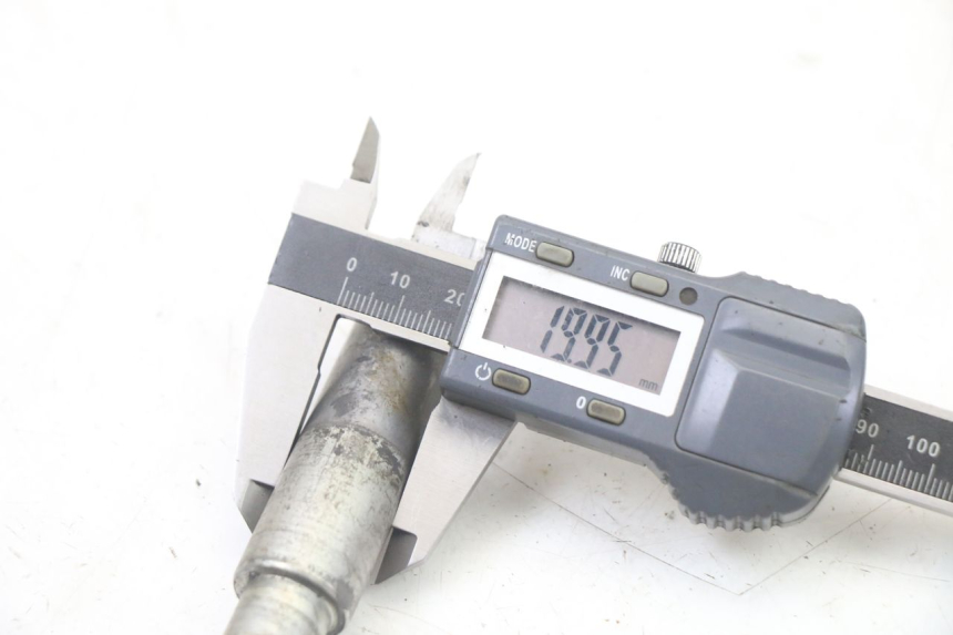 photo de FRONT WHEEL AXLE SMALL MX THUNDER 250