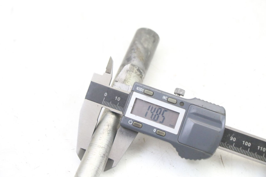photo de FRONT WHEEL AXLE SMALL MX THUNDER 250