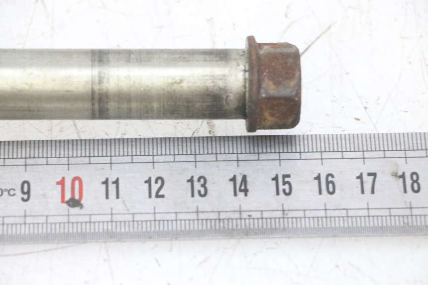 photo de FRONT WHEEL AXLE PEUGEOT SPEEDFIGHT 2 LC 50 (2000 - 2009)
