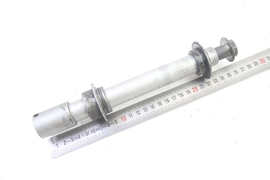 photo de FRONT WHEEL AXLE HONDA ST PAN EUROPEAN 1300 (2002 - 2013)