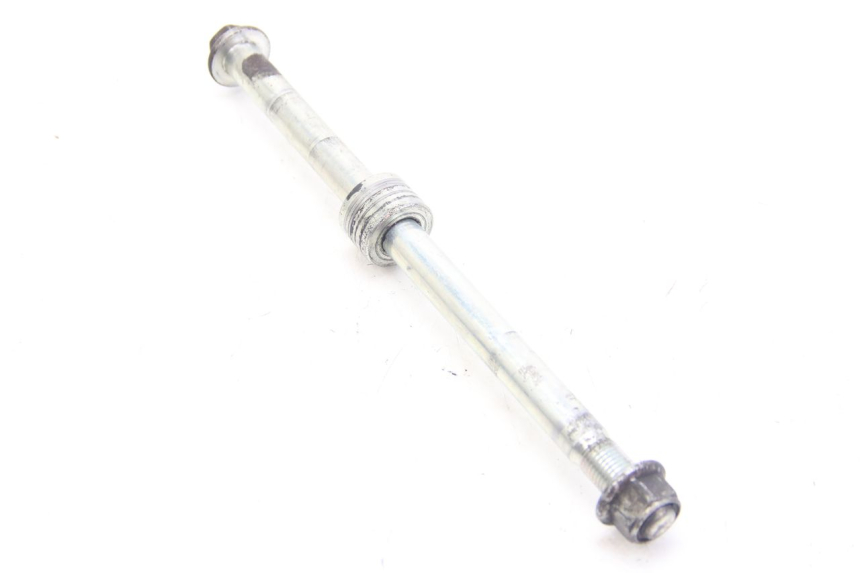 photo de FRONT WHEEL AXLE SUZUKI SIXTEEN 125 (2008 - 2010)