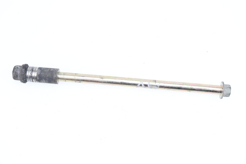 photo de FRONT WHEEL AXLE SYM GTS 250 (2005 - 2008)