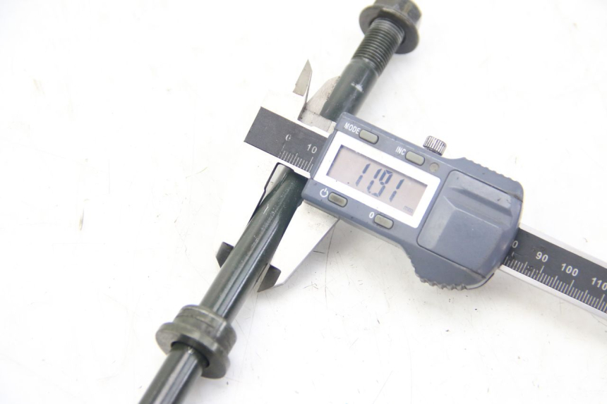 photo de FRONT WHEEL AXLE SYM JET 4 4T 50 (2018 - 2021)