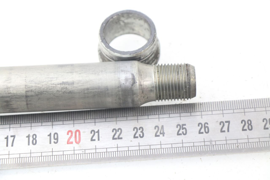 photo de FRONT WHEEL AXLE YAMAHA TDM ABS 900 (2002 - 2014)