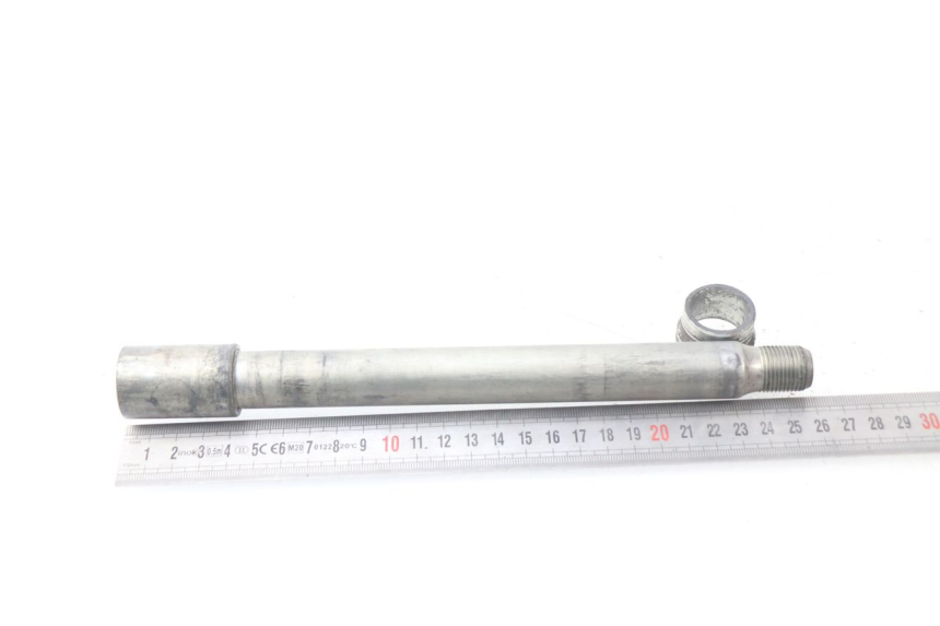 photo de FRONT WHEEL AXLE YAMAHA TDM ABS 900 (2002 - 2014)