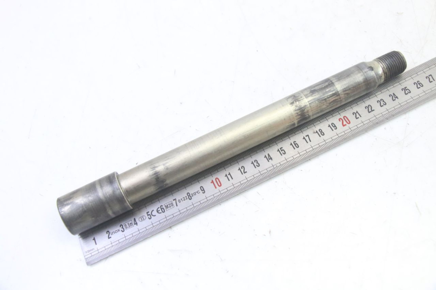 photo de FRONT WHEEL AXLE YAMAHA TDM ABS 900 (2002 - 2014)