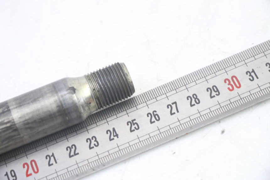 photo de FRONT WHEEL AXLE YAMAHA TDM ABS 900 (2002 - 2014)
