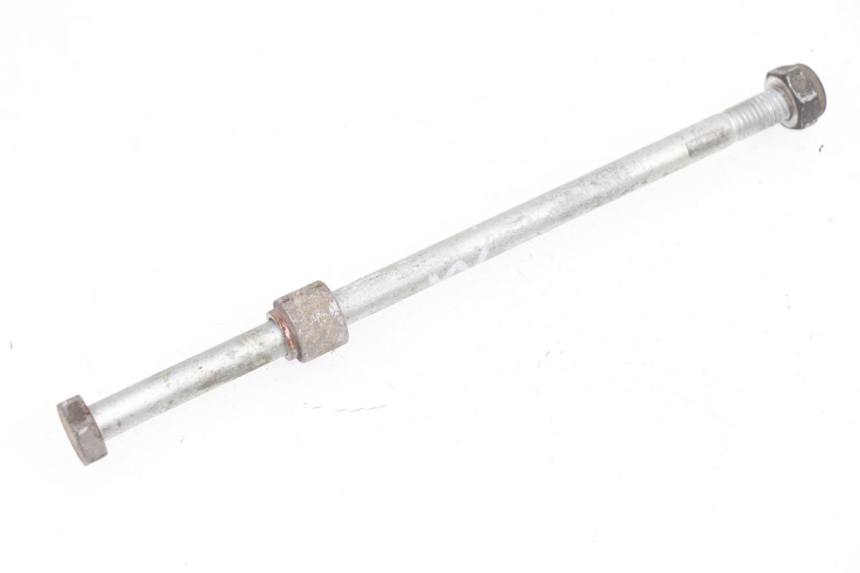 photo de FRONT WHEEL AXLE PIAGGIO VESPA LX 4T 50 (2005 - 2010)