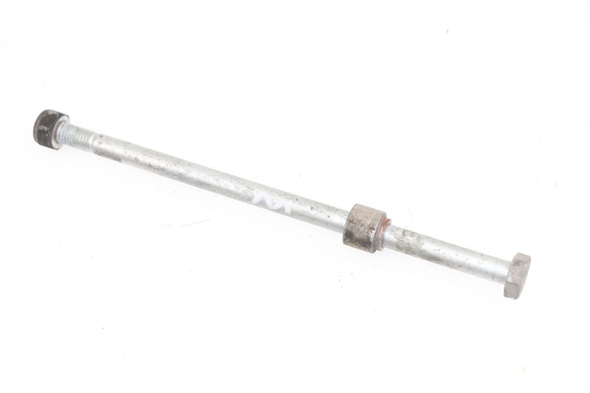 photo de FRONT WHEEL AXLE PIAGGIO VESPA LX 4T 50 (2005 - 2010)