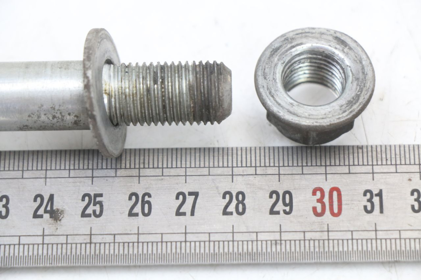 photo de FRONT WHEEL AXLE PEUGEOT VIVACITY NEW 4T 50 (2008 - 2017)