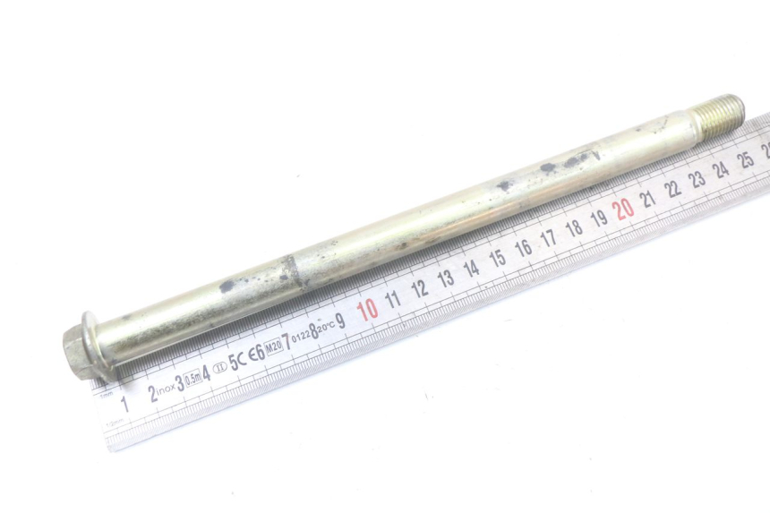 photo de FRONT WHEEL AXLE DAELIM VL DAYSTAR 125 (2000 - 2011)