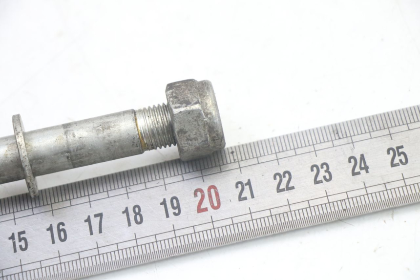 photo de FRONT WHEEL AXLE YAMAHA WHY 50 (1998 - 2000)