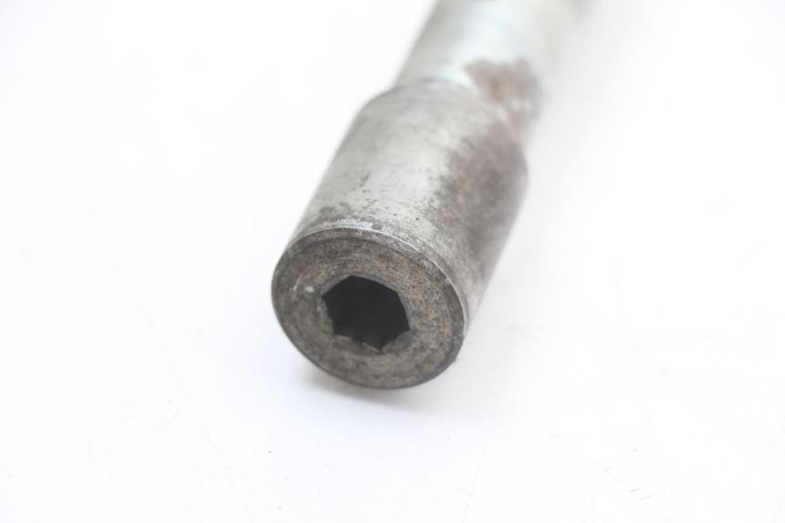 photo de FRONT WHEEL AXLE PIAGGIO X10 125 (2012 - 2017)