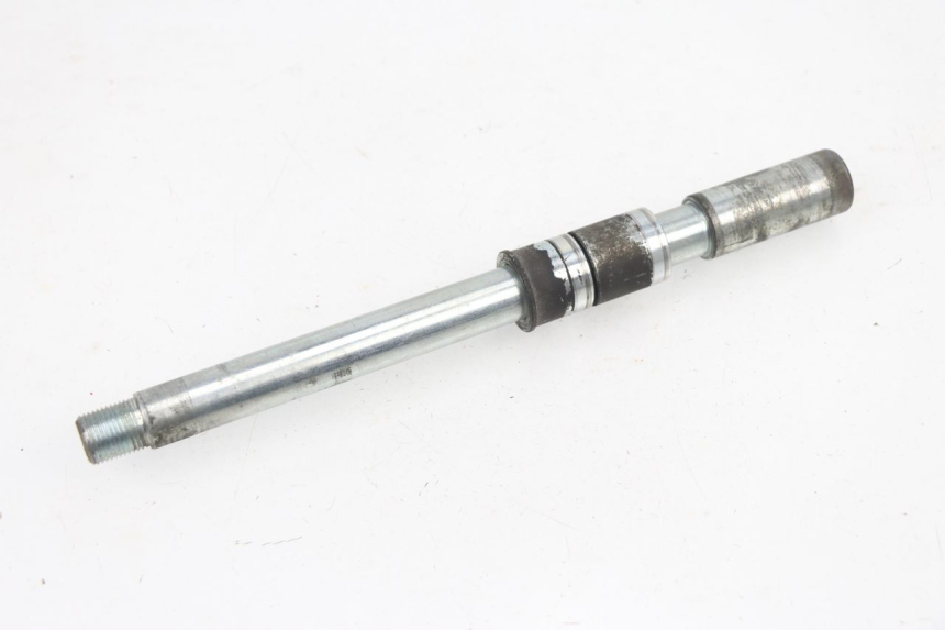 photo de FRONT WHEEL AXLE KYMCO XCITING 500 (2007 - 2010)