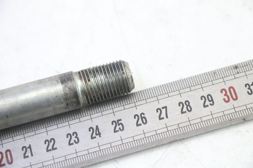photo de FRONT WHEEL AXLE YAMAHA XJ6 ABS 600 (2008 - 2016)
