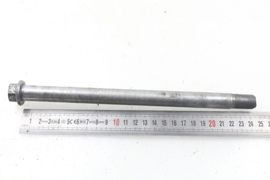 photo de FRONT WHEEL AXLE YAMAHA XJN XJ N DIVERSION 600 (1994 - 1997)