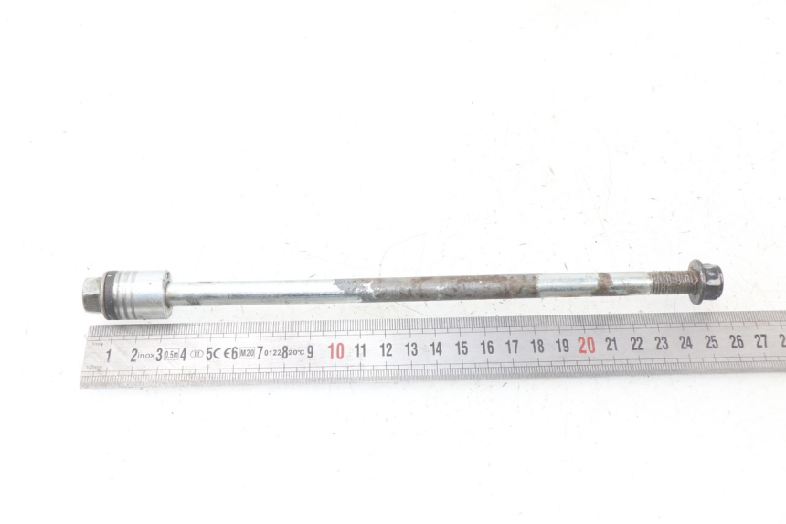 photo de FRONT WHEEL AXLE YAMAHA AEROX NAKED 2T 50 (2013 - 2017)