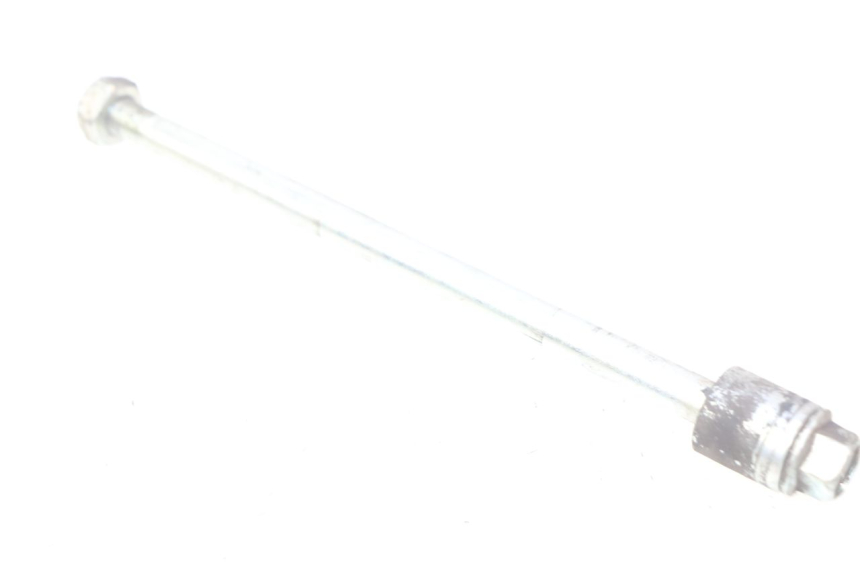 photo de FRONT WHEEL AXLE YAMAHA D'ELIGHT DELIGHT 115 (2013 - 2017)