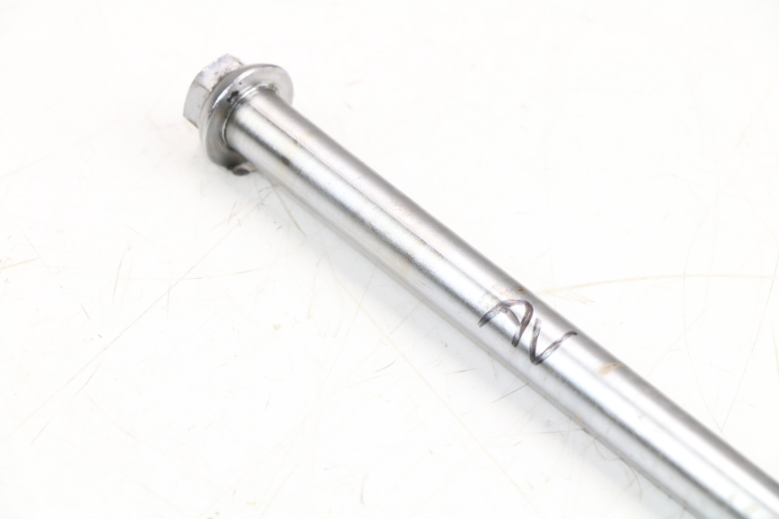 photo de FRONT WHEEL AXLE YAMAHA FZX FAZER 750 (1987 - 1998)