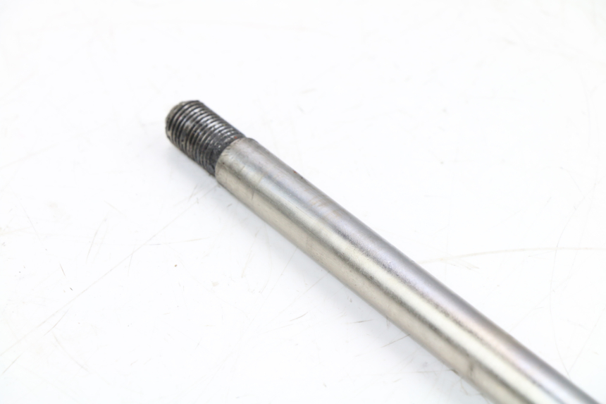 photo de FRONT WHEEL AXLE YAMAHA FZX FAZER 750 (1987 - 1998)