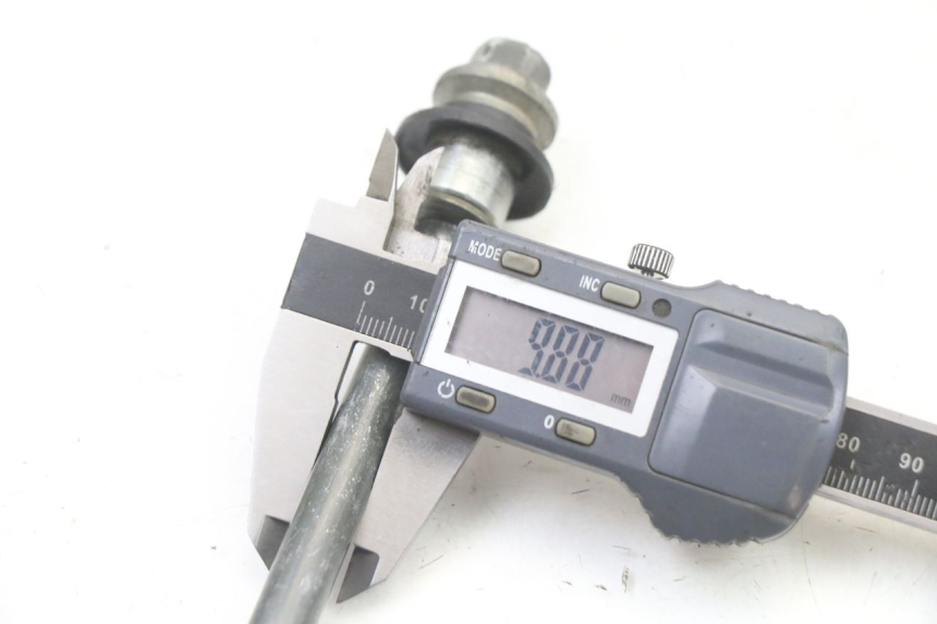 photo de FRONT WHEEL AXLE YAMAHA PW 80 (1983 - 2014)