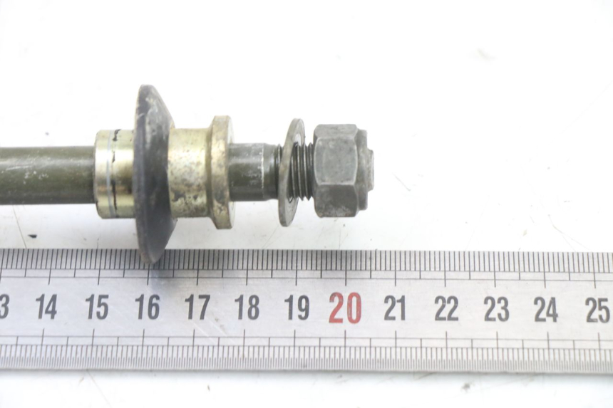 photo de FRONT WHEEL AXLE YAMAHA TTR 125 (2000 - 2020)