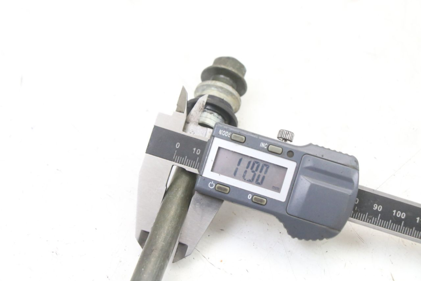 photo de FRONT WHEEL AXLE YAMAHA TTR 125 (2000 - 2020)