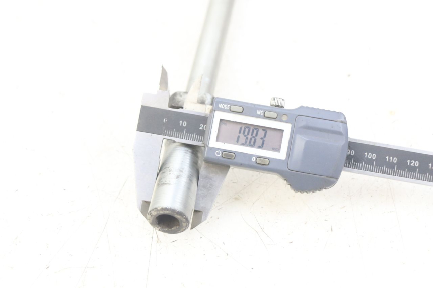 photo de FRONT WHEEL AXLE YAMAHA X-CITY XCITY 125 (2007 - 2008)