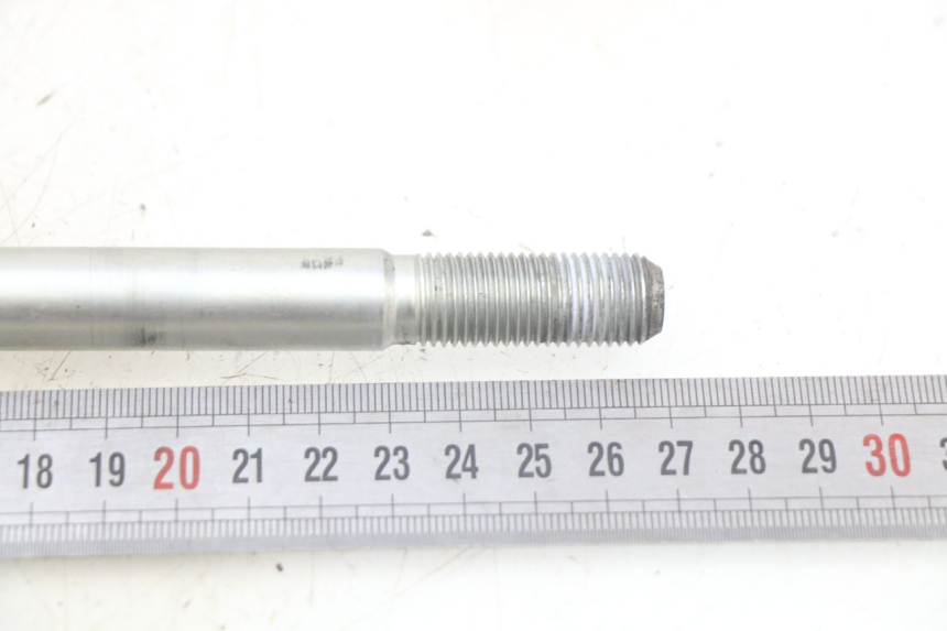 photo de FRONT WHEEL AXLE YAMAHA X-CITY XCITY 125 (2007 - 2008)