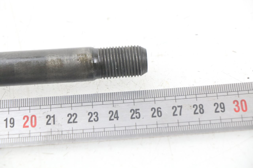 photo de FRONT WHEEL AXLE YAMAHA XJ600 XJ DIVERSION 600 (1992 - 1997)