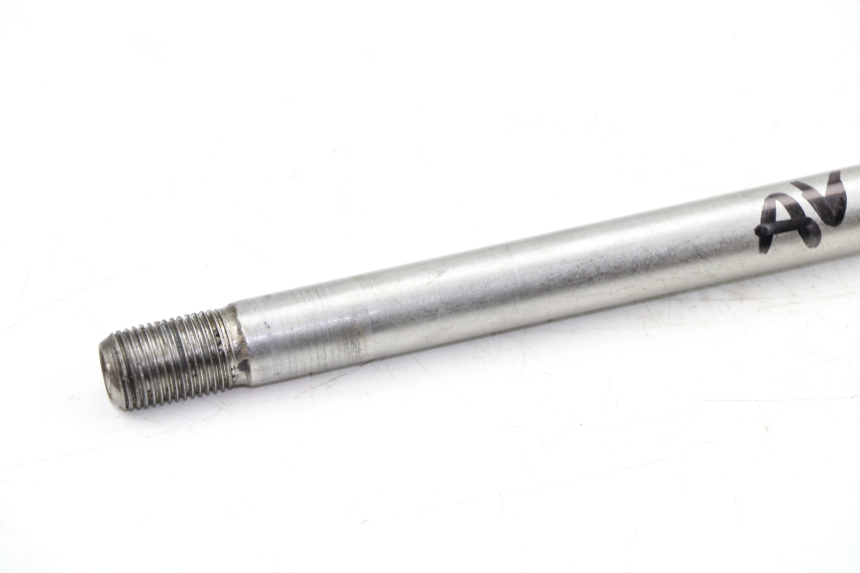 photo de FRONT WHEEL AXLE YAMAHA XJS DIVERSION 600 (2000 - 2003)