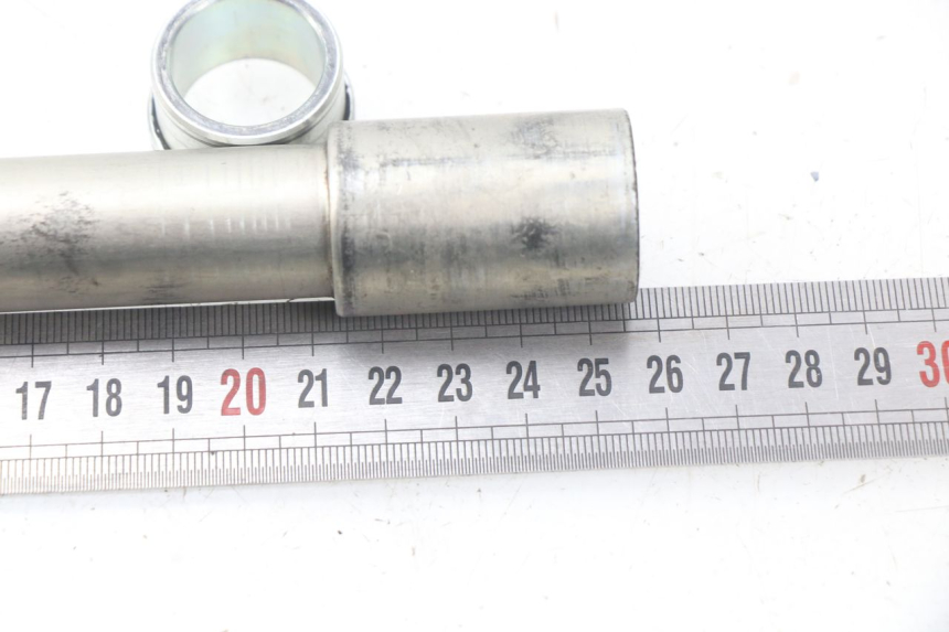 photo de FRONT WHEEL AXLE YAMAHA XP T-MAX TMAX 500 (2008 - 2012)