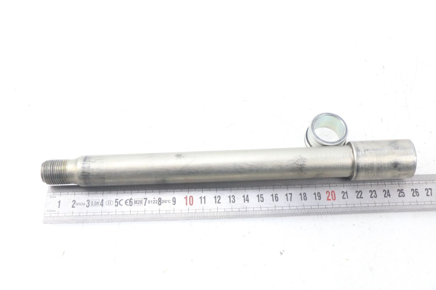 photo de FRONT WHEEL AXLE YAMAHA XP T-MAX TMAX 500 (2008 - 2012)