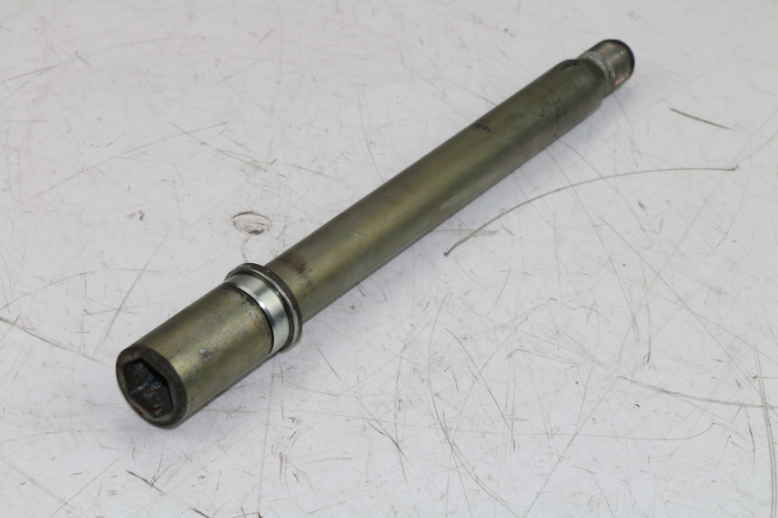 photo de FRONT WHEEL AXLE YAMAHA XP T-MAX TMAX ABS 530 (2012 - 2015)