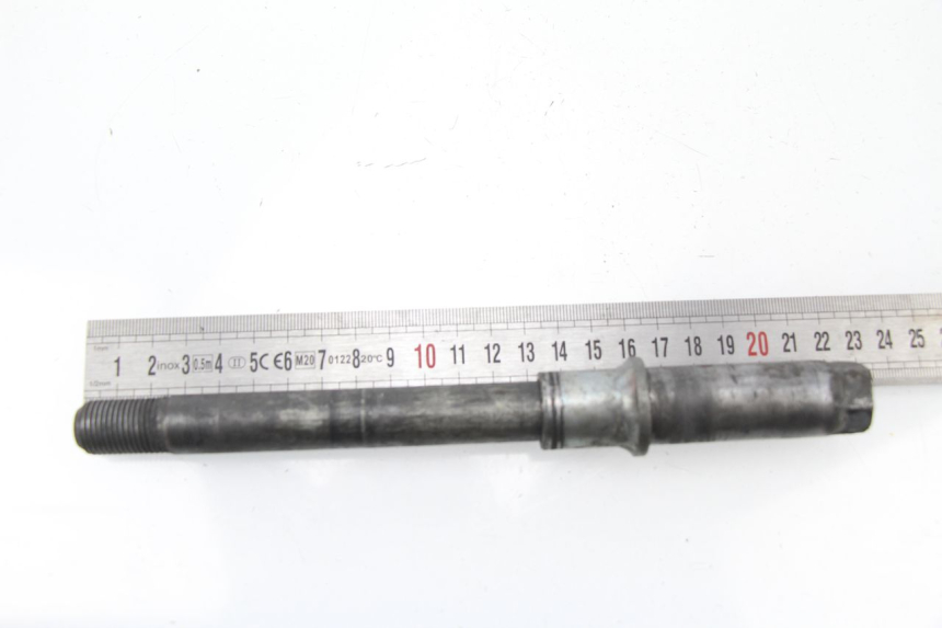 photo de FRONT WHEEL AXLE YAMAHA YZ 125 (1998 - 2005)