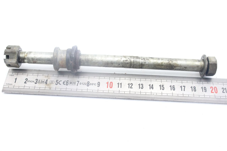 photo de FRONT WHEEL AXLE YAMAHA YZ 80 (1982 - 1983)