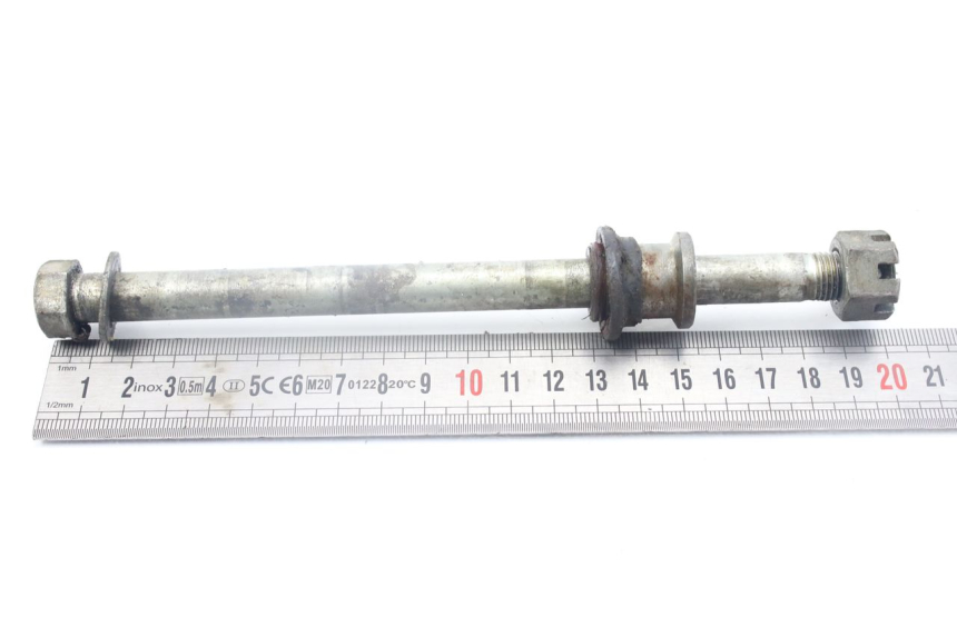 photo de FRONT WHEEL AXLE YAMAHA YZ 80 (1982 - 1983)