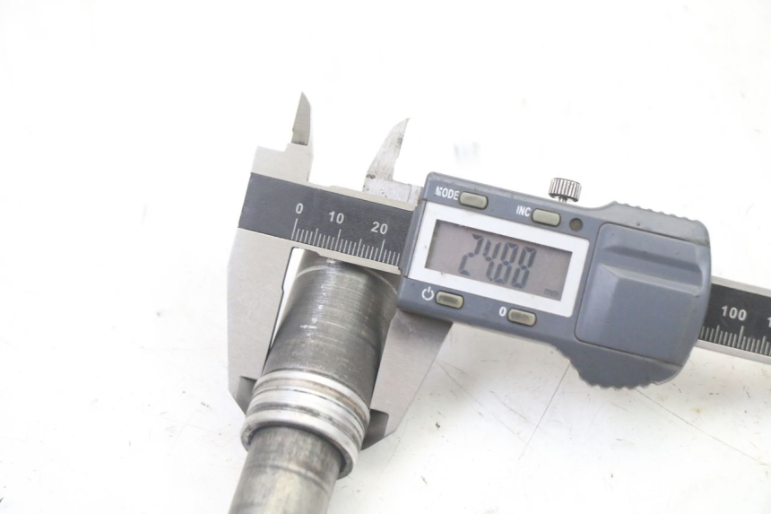 photo de FRONT WHEEL AXLE YAMAHA YZ-F YZF 250 (2007 - 2013)