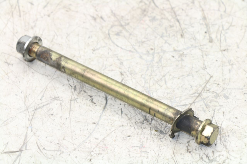 photo de FRONT WHEEL AXLE YAMAHA YBR 125 (2004 - 2006)
